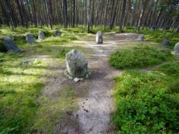 Cmentarzysko z kręgami kamiennymi w Grzybnicy pochodzi z pierwszych wieków naszej ery. Odkryto tutaj ponad 100 pochówków, 5 kręgów i 2 kurhany.